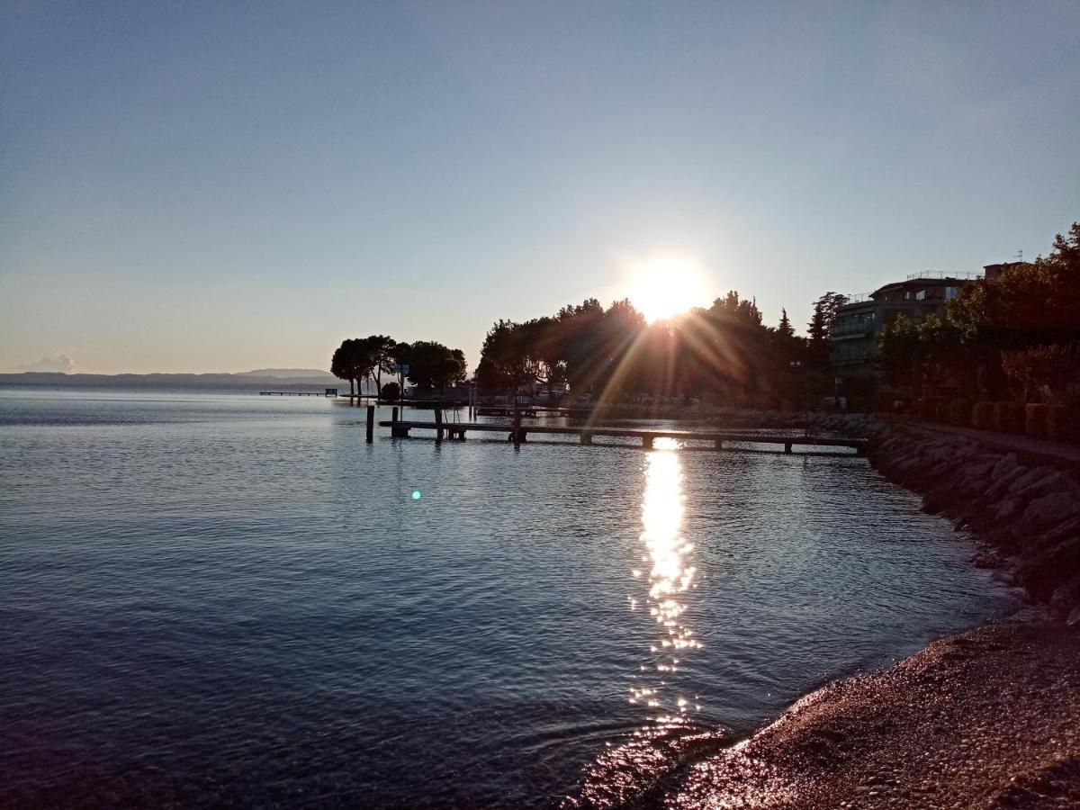 Villetta Daniela - A Due Passi Dalla Spiaggia Sirmione Bagian luar foto