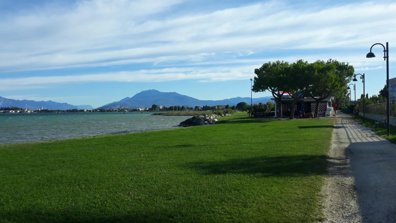 Villetta Daniela - A Due Passi Dalla Spiaggia Sirmione Bagian luar foto